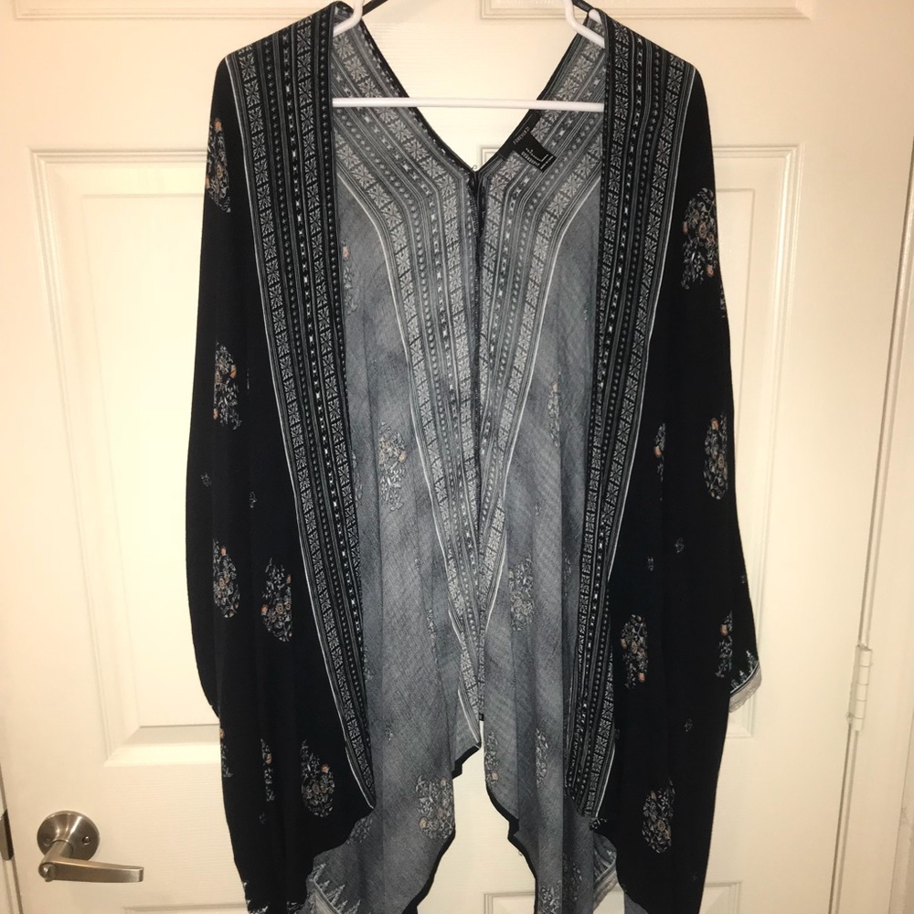 Cute navy printed tunic/cardigan from forever 21! - Picture 2 of 6